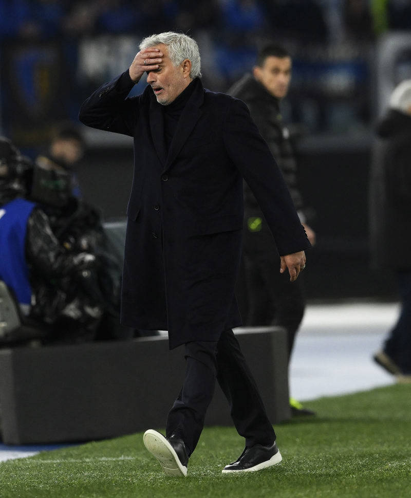 热刺主帅首秀失利，球迷担心接班不易的简单介绍