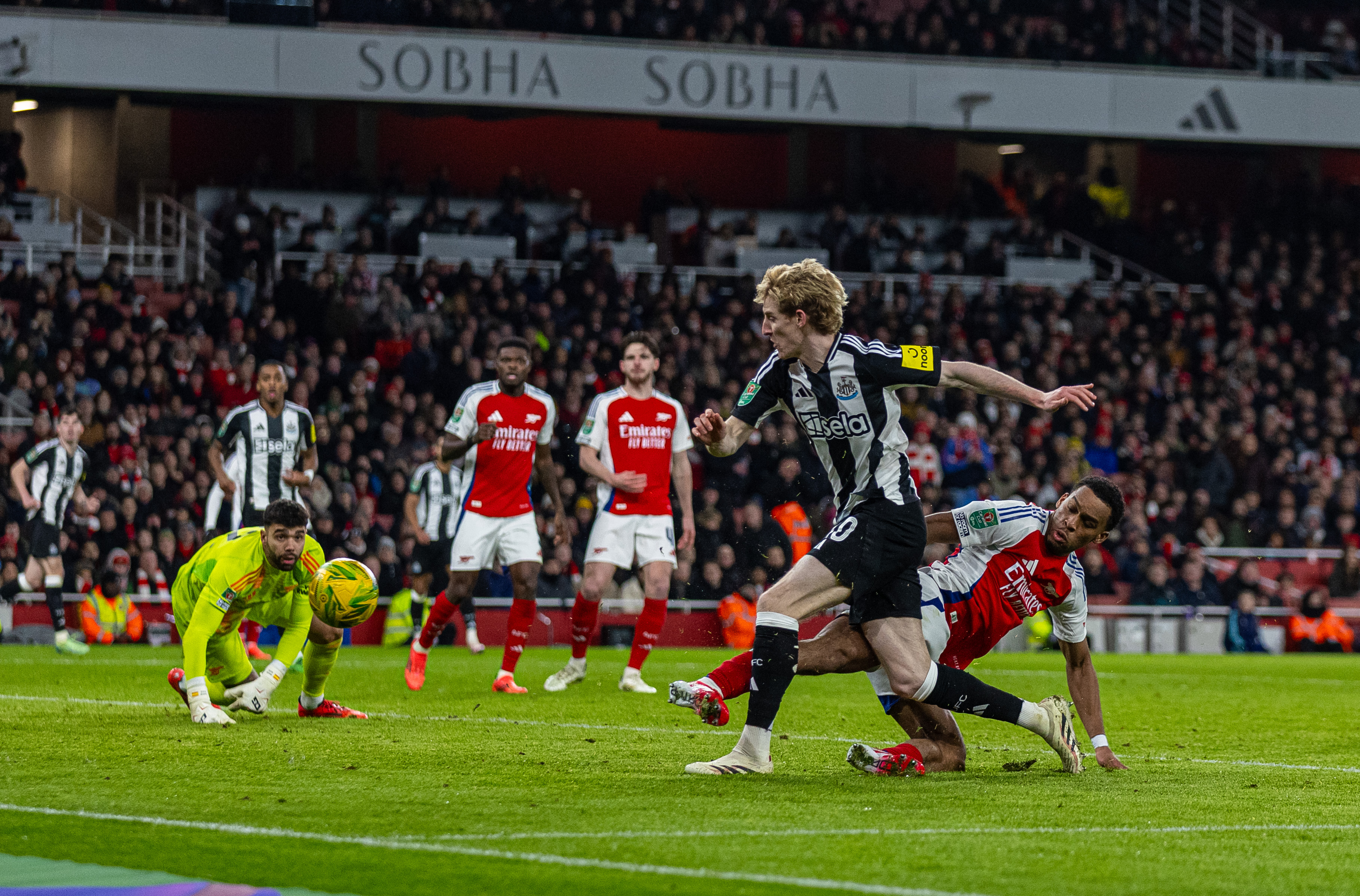 职业篮球联赛球员轮番破门得分的简单介绍