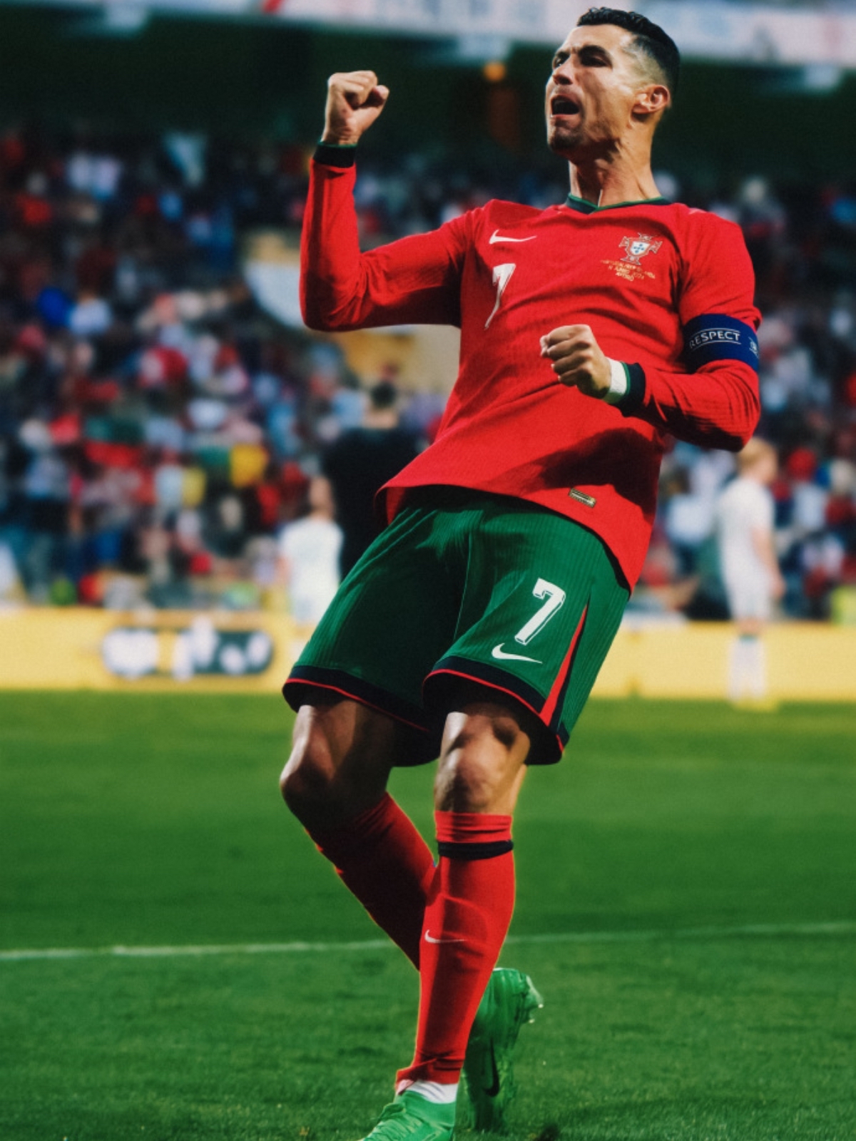 足球巨星在比赛中展现实力与智慧