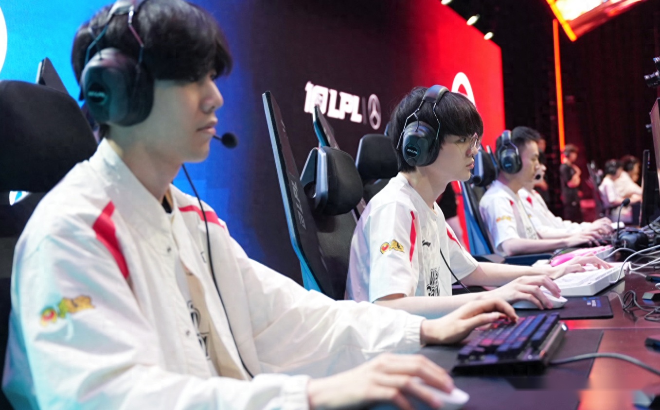 TheShy在MAD比赛中精彩发挥，高光表现引发热议！